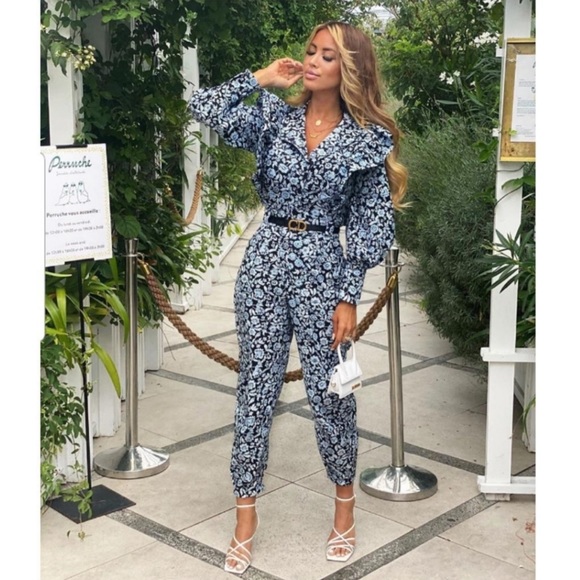 🦋Bloggers Favorite🦋 Zara Floral Jumpsuit Size M - Picture 2 of 16